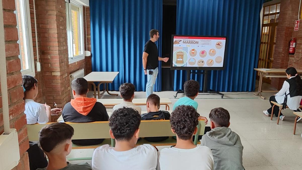 Charla impartida en uno de los centros de la localidad.