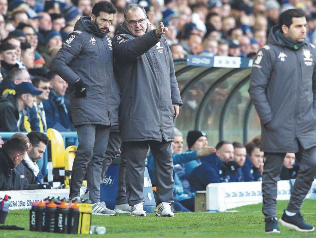 Corberán junto a Marcelo Bielsa en su etapa en el Leeds United