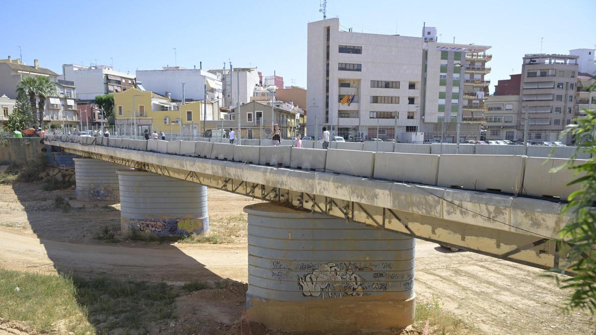 Vista lateral del Pont Vell de Paiporta.