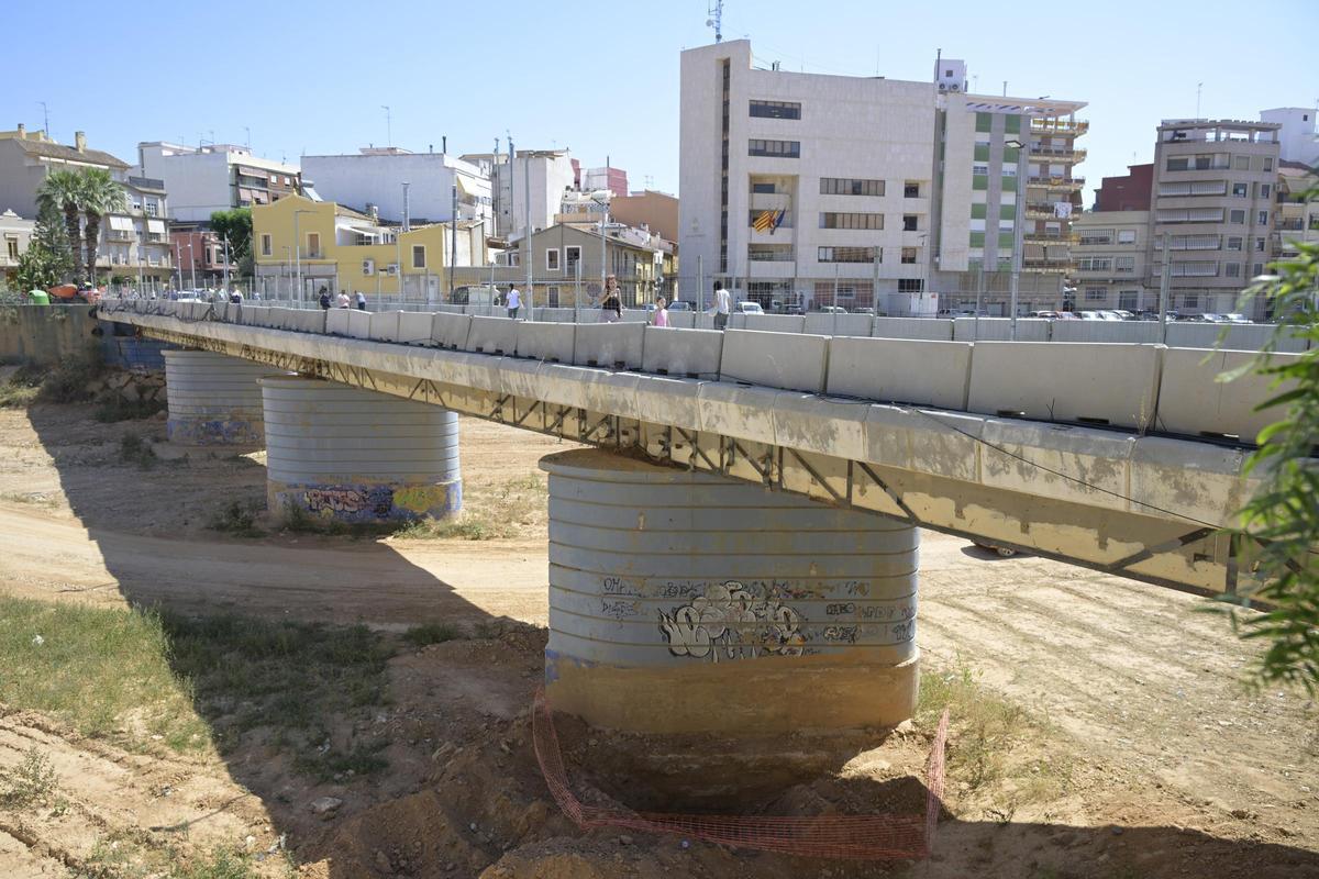 Vista lateral del Pont Vell de Paiporta.