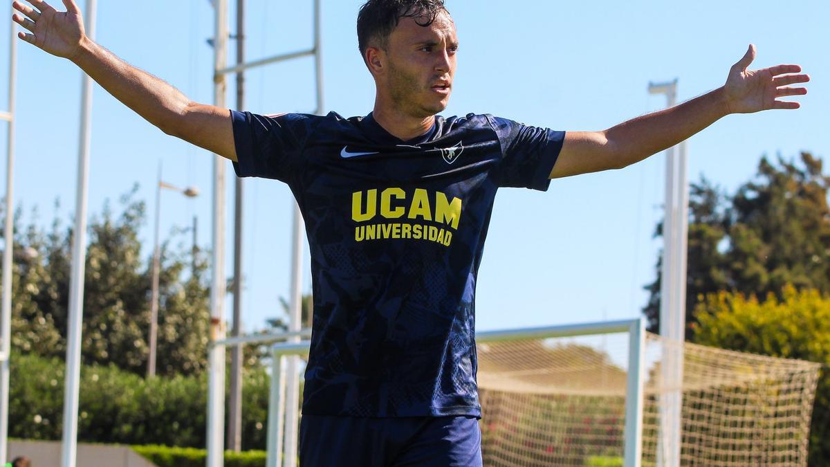 Ale Marín celebra uno de los goles