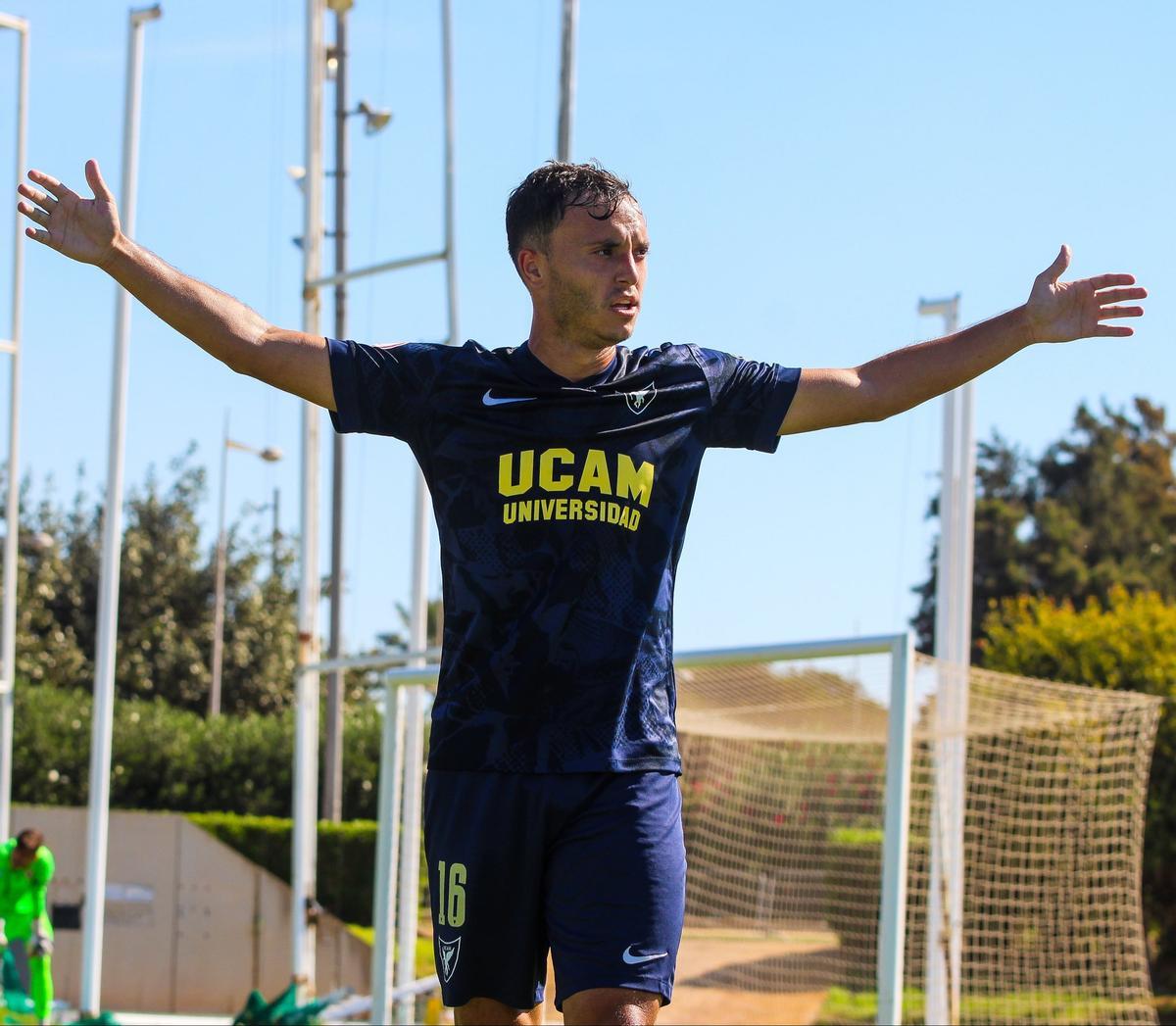 Ale Marín celebra uno de los goles