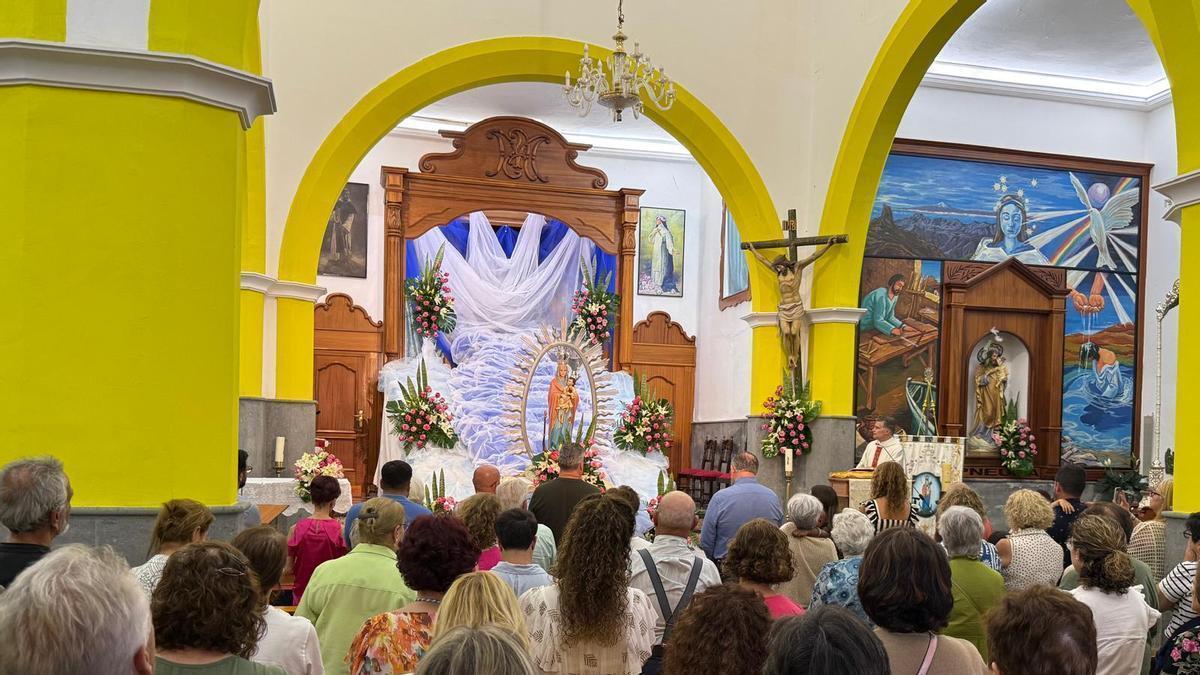 La Bajada de la Virgen de Las Nieves congrega a cientos de fieles en Lomo Magullo