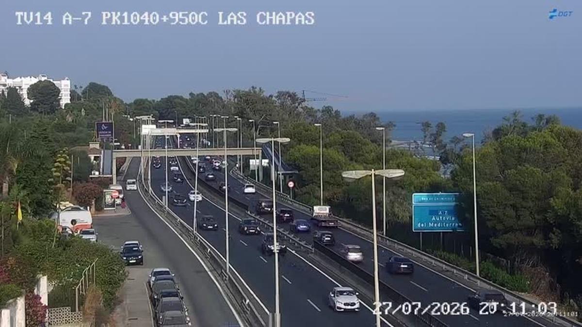 Otra imagen de la A-7, que muestra el tráfico denso en sentido Málaga por el corte de un carril.