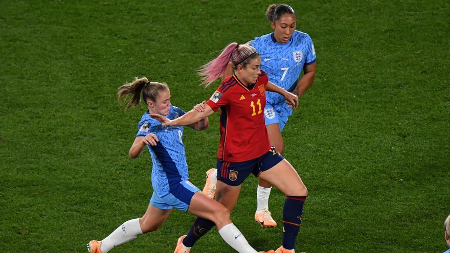 El dolor que esconde la gran hazaña de la mujer en el fútbol español