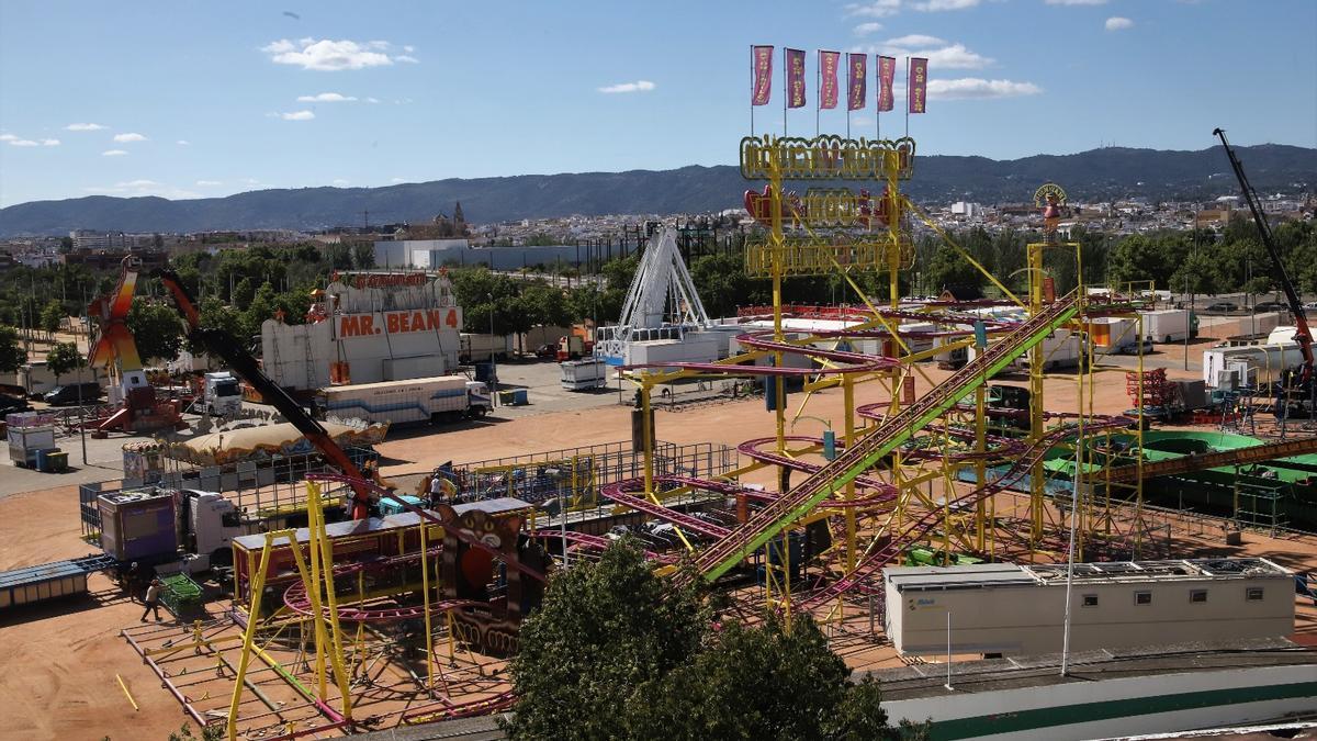 Vista aérea de las atracciones en El Arenal. Vista aérea de las atracciones en El Arenal.