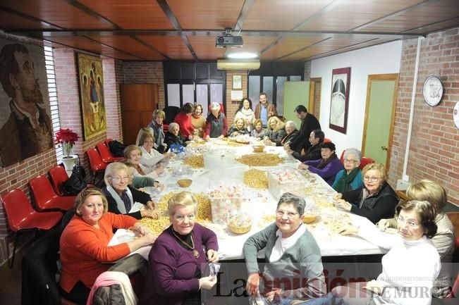 Los vecinos de San Antón preparan su día.