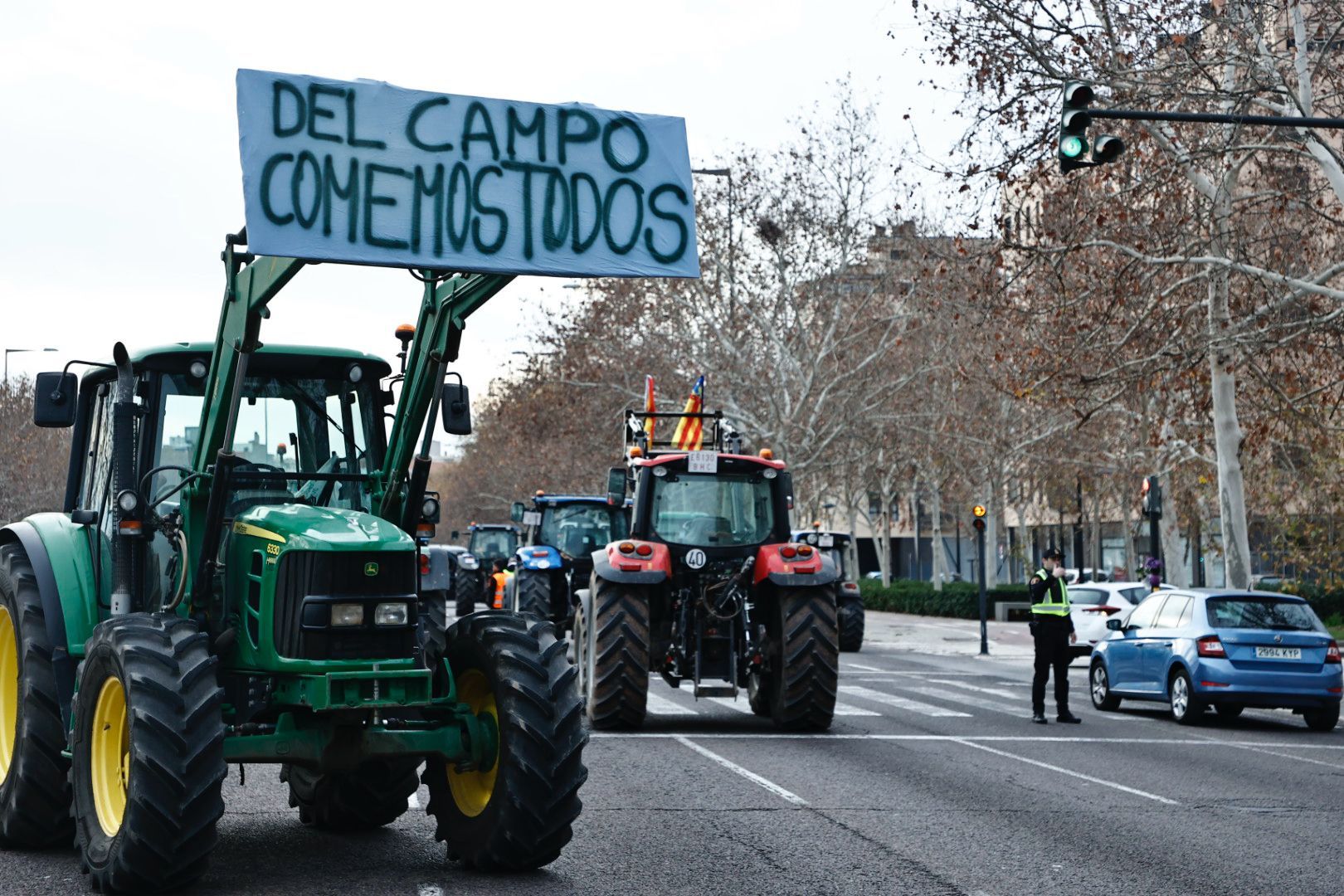 Las primeras tractoradas colapsan València