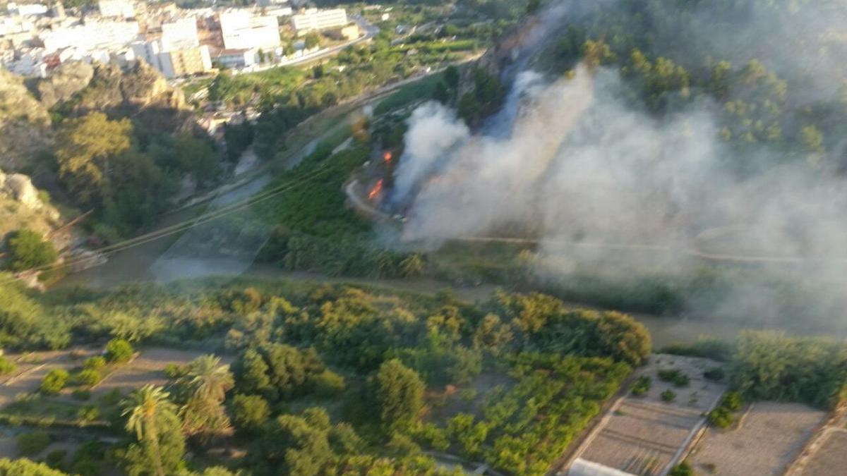 Fuego en las inmediaciones de El Menjú, en Abarán