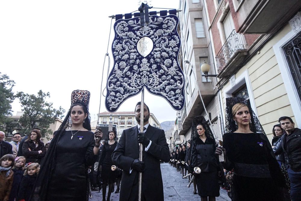 Las Mantillas comparten el luto de la Dolorosa en Orihuela