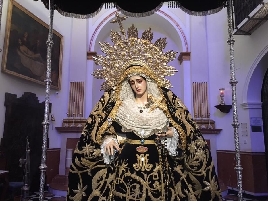 Besamanos de la Virgen de la Soledad, de la cofradía del Sepulcro