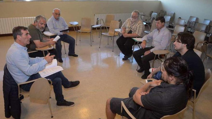 La reunión del BNG con colectivos culturales para la creación del Consello Local da Cultura. // Noé Parga