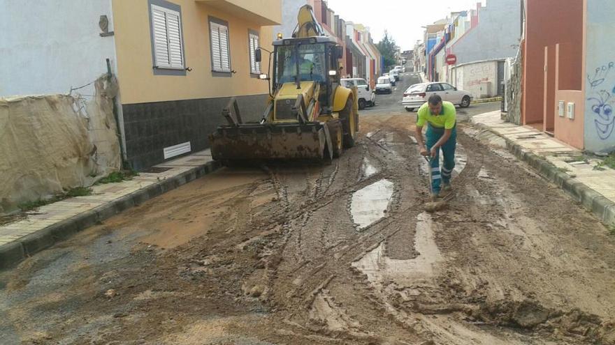 Zafarrancho de limpieza en El Burrero tras el temporal