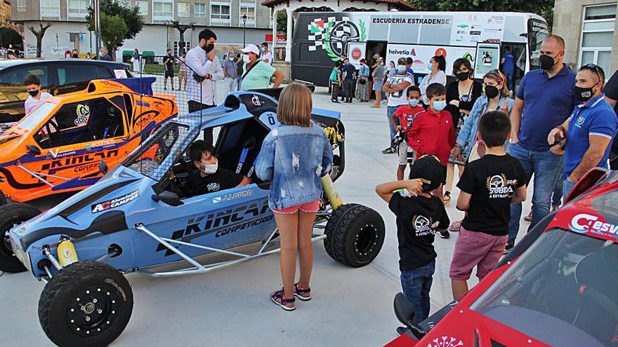 Numerosos pilotos acudieron con sus monturas. |  // BERNABÉ/ANA AGRA 