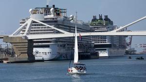 Cruceros amarrados en Barcelona