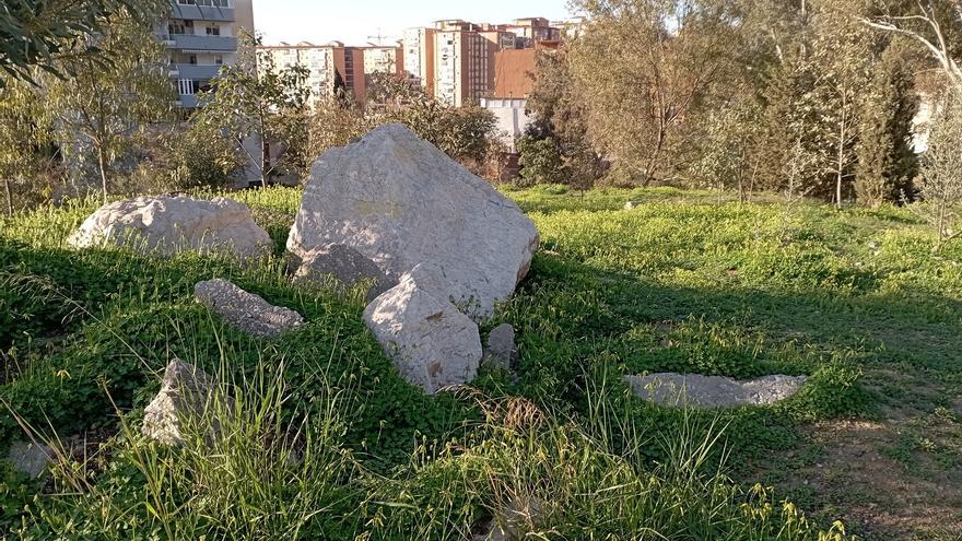 La loma que recrea la cultura megalítica en Málaga