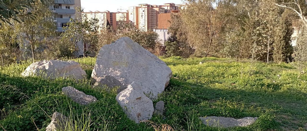 Algunas de las rocas de esta atípica zona verde de Málaga.