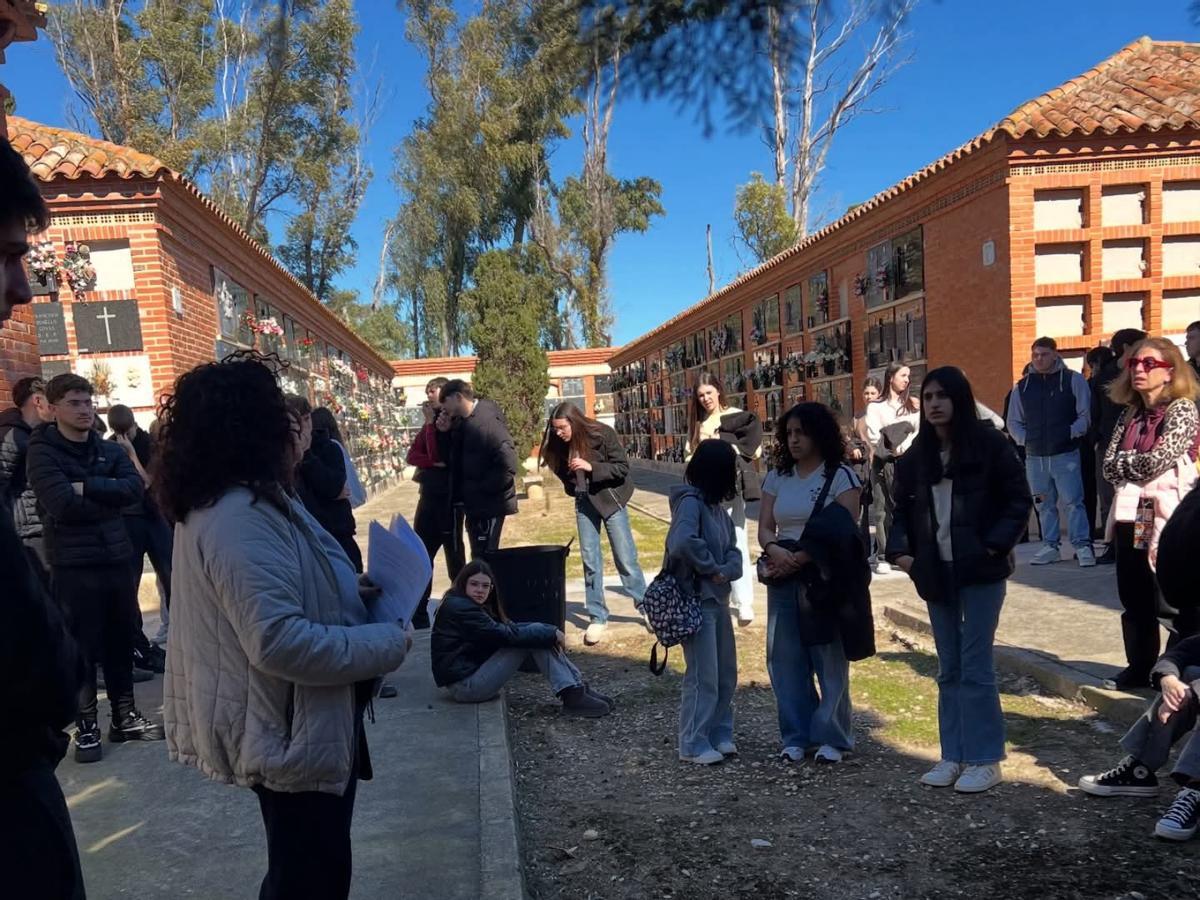 Visita guiada al cementerio de Sueca.