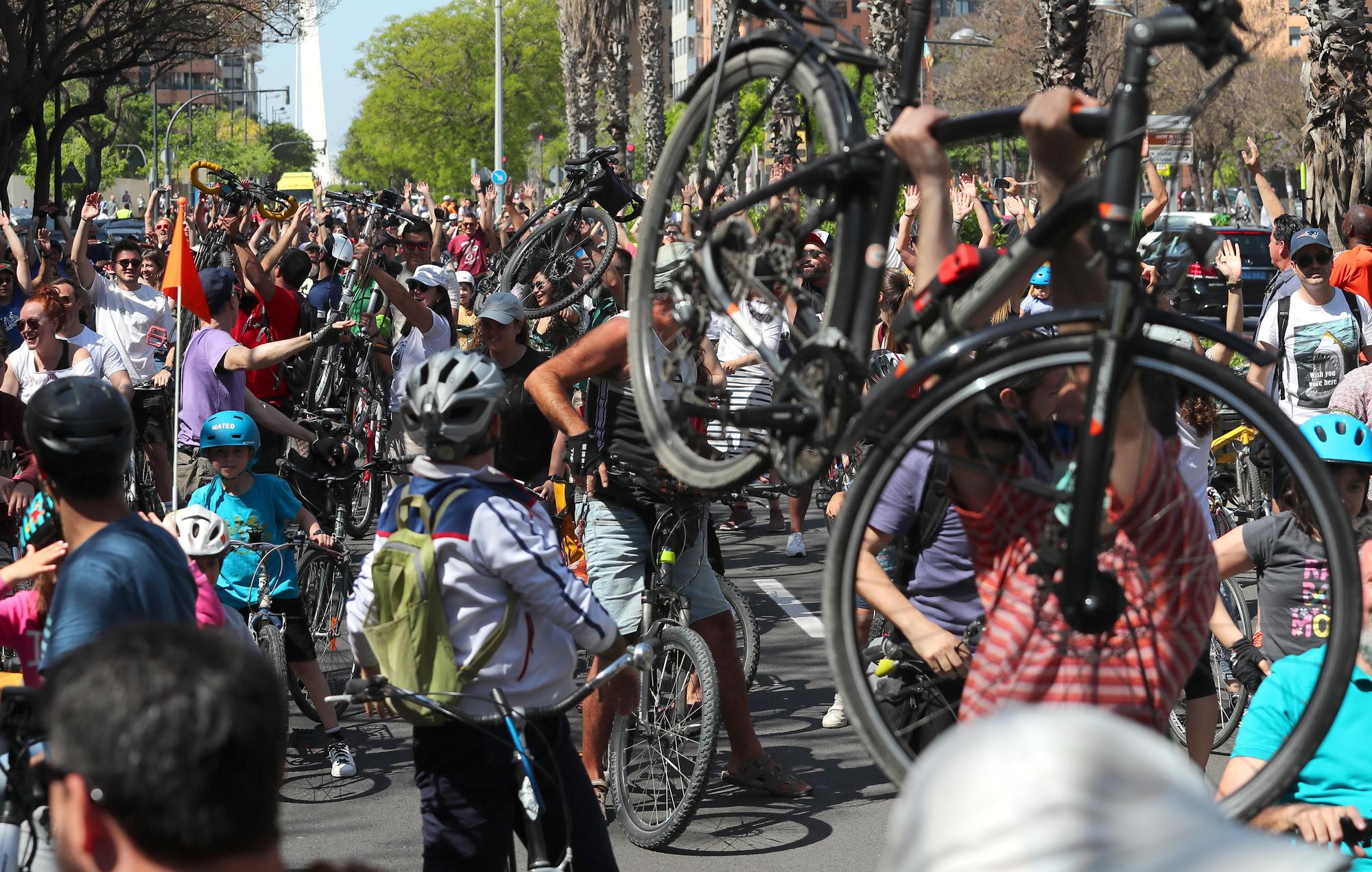 Búscate en la València Bike Parade