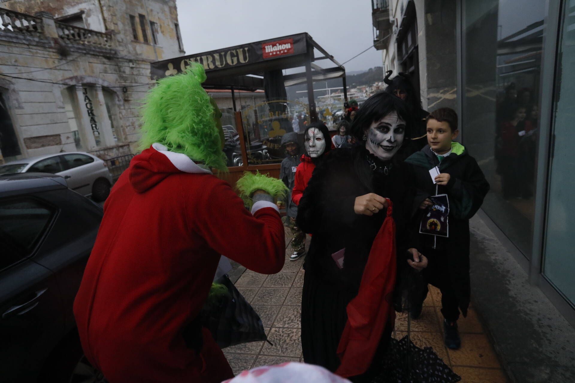 EN IMÁGENES: El pueblo que se disfraza entero por Halloween