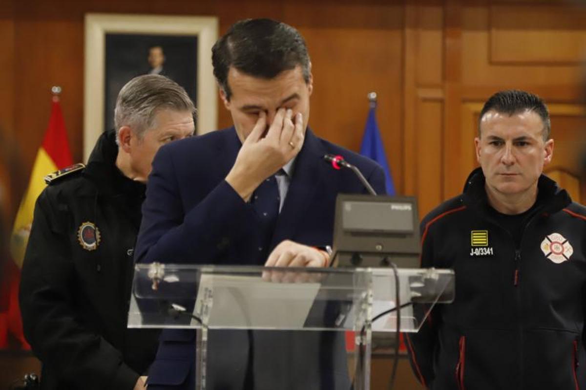 El alcalde de Córdoba se emociona al recordar a las familias