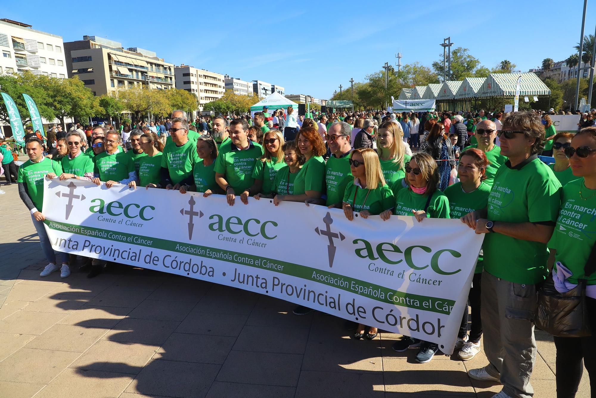 La Asociación Española contra el Cáncer convierte el Vial en una gran marea verde