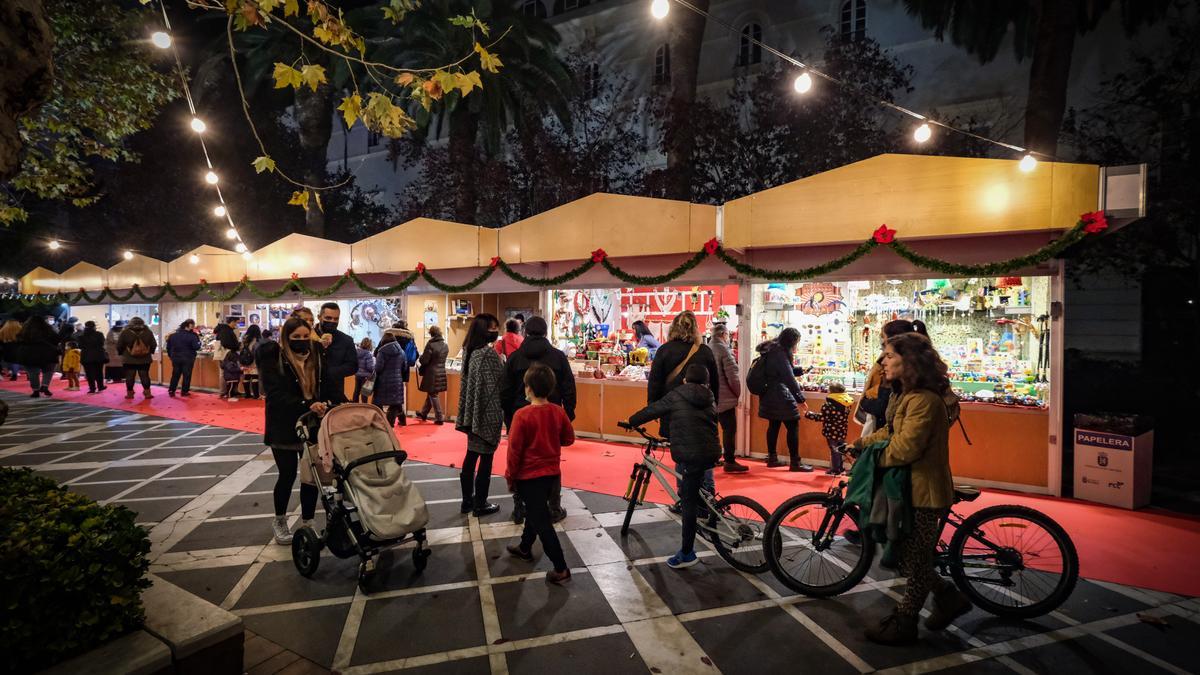 El mercado navideño, en el paseo de San Francisco.