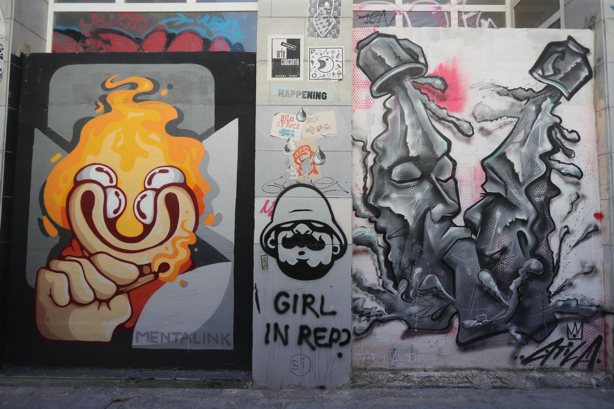 Las calles del barrio del Carmen son un museo repleto de arte.