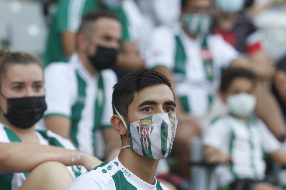 El Córdoba CF presenta sus nuevas camisetas