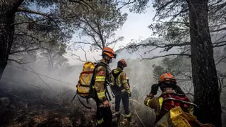 Incendio en Paüls: los Bombers no esperan tener el fuego estabilizado "antes de la noche" y ya se han quemado 3.100 hectáreas