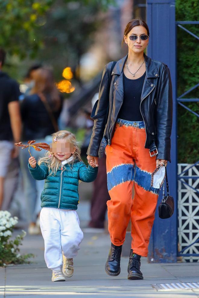 Irina Shayk pasea con su hija por Nueva York