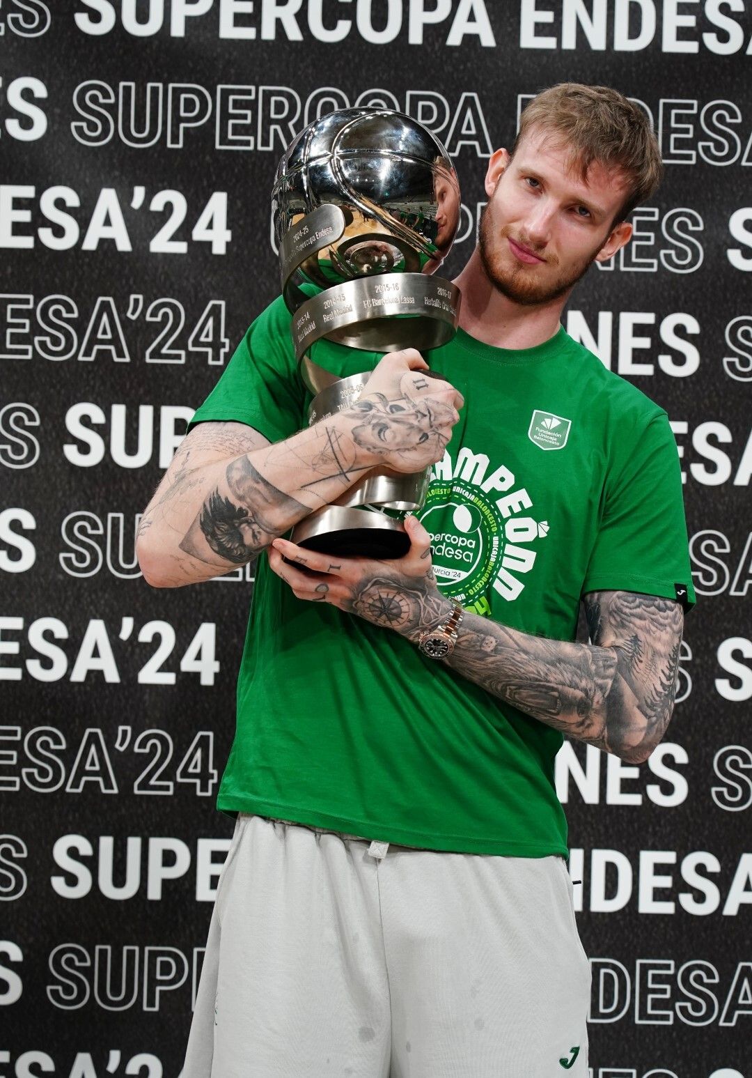 Sesión de fotos al Unicaja como campeón de la Supercopa de España 2024, tras derrotar al Real Madrid