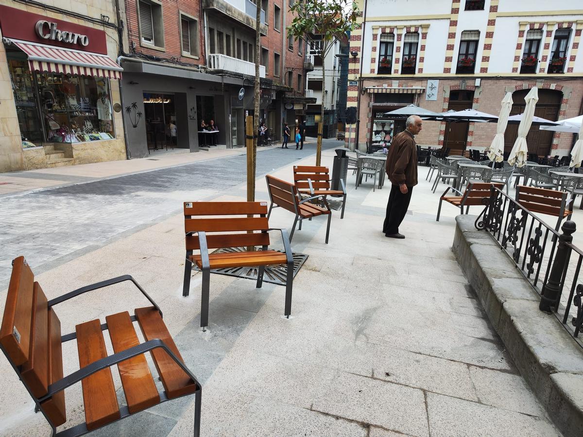Grado estrena plaza, la primera del plan de peatonalización del centro Grado estrena plaza, la primera del plan de peatonalización del centro