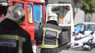 El incendio de un patinete eléctrico en plena avenida del Gran Capitán obliga a intervenir a los bomberos