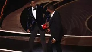 Will Smith abofetea a Chris Rock en el escenario de la gala de los Oscar