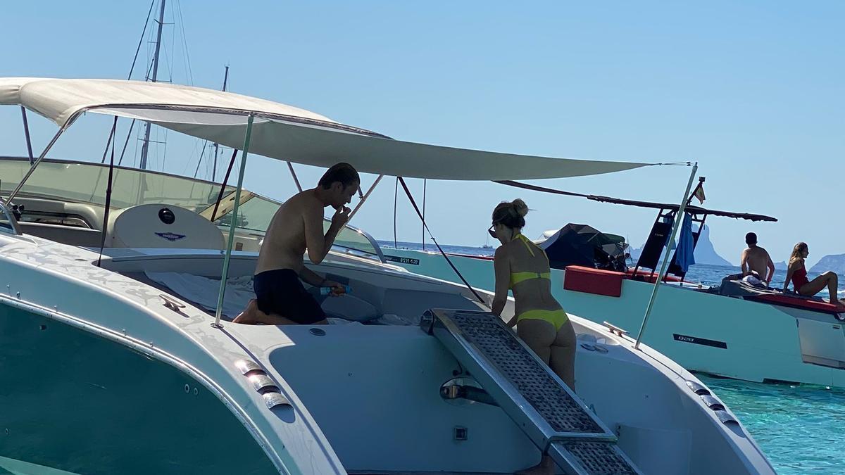 Nico Rosberg y su mujer, en Formentera.