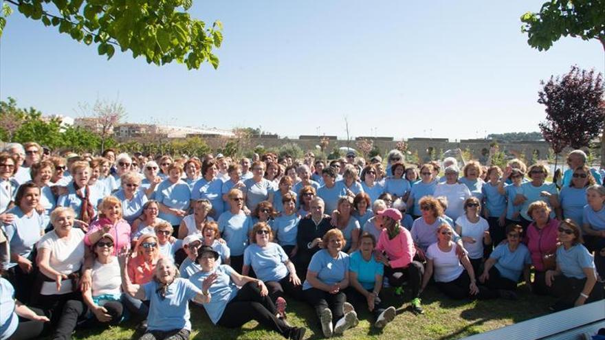 Un millar de personas mayores de Badajoz se reúnen para la práctica de deportes