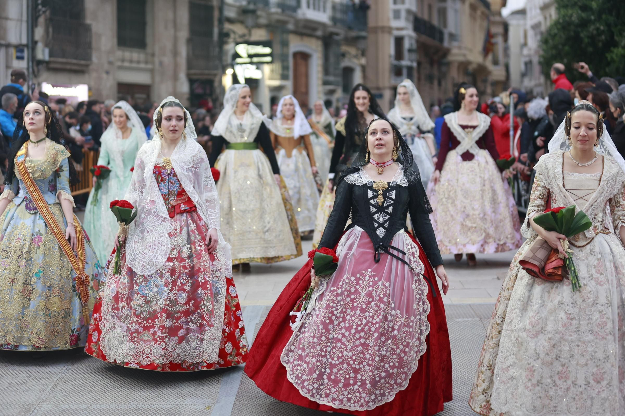 Búscate en el segundo día de ofrenda por la calle Quart (entre las 18:00 a las 19:00 horas)