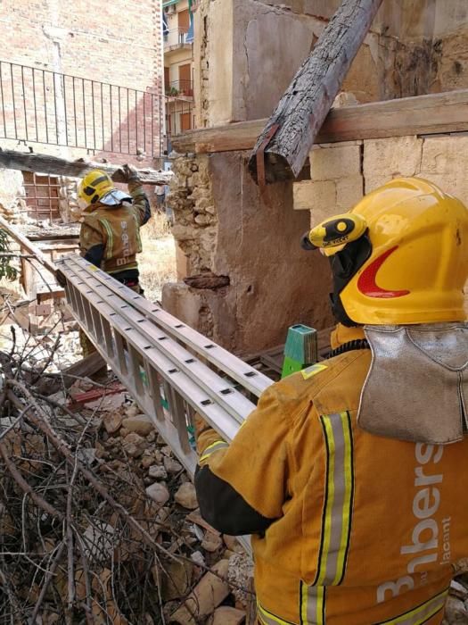 Un edificio de cuatro plantas se derrumba en Xixona