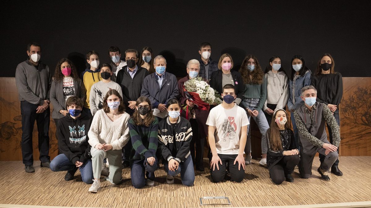 Un grup d’alumnes i quatre professors de l’Institut Ramon Muntaner han tret a la llum, han catalogat i han documentat una obra pictòrica dedicada al «Quixot»