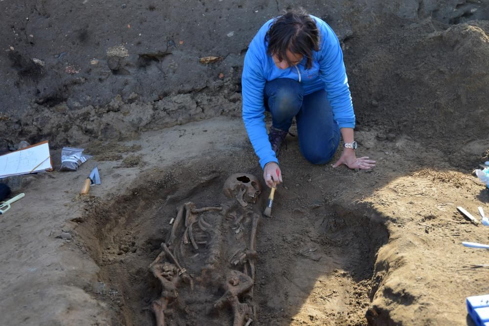 Cornelia, un esqueleto de 2.000 años en A Lanzada