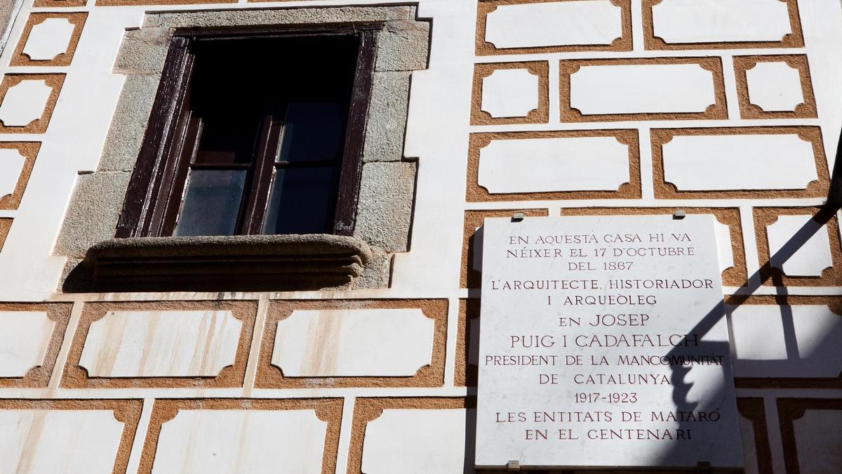 Fachada de la casa natal de Josep Puig i Cadafalch en Mataró