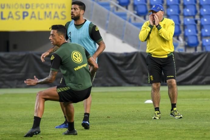 DEPORTES 05-03-19  LAS PALMAS DE GRAN CANARIA.  Primer entrenamiento de Pepe Mel. FOTOS: JUAN CASTRO