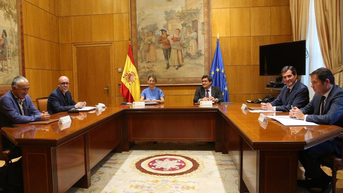 24/06/2020 Los ministros de Trabajo y Seguridad Social, Yolanda DÃ­az y JosÃ© Luis EscrivÃ¡, se reÃºnen con los secretarios generales de CCOO (Unai Sordo)y UGT (Pepe Ãlvarez) y con los presidente de CEOE (Antonio Garamendi) y Cepyme (Gerardo Cuerva).