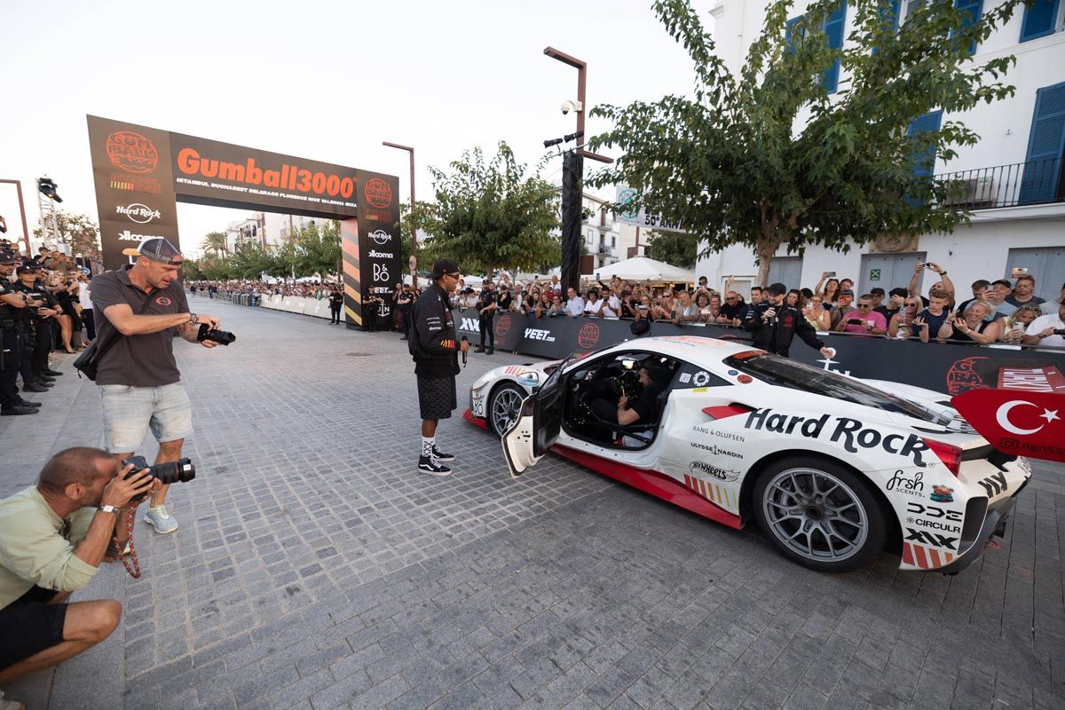Todas las imágenes de los superdeportivos Gumball 3000 en Ibiza