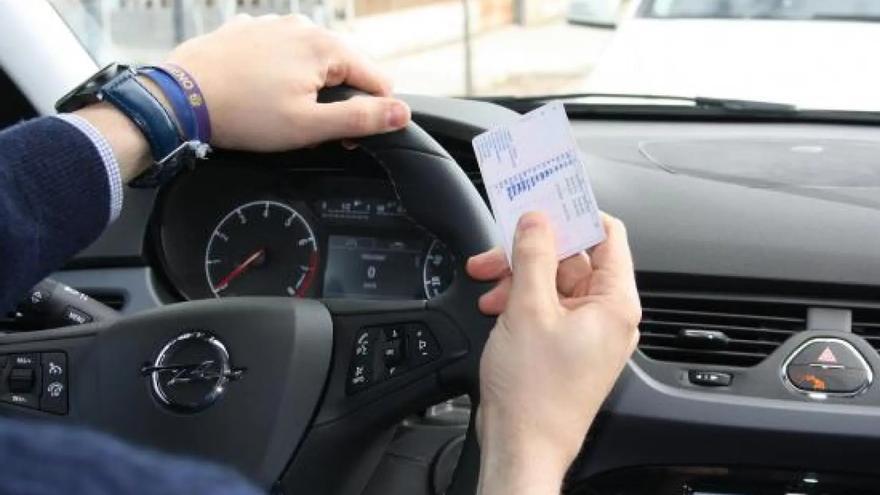 Consejos de la DGT para desplazarte de forma segura cuando conduces