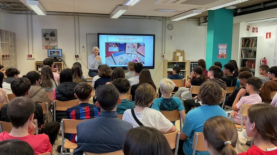 Gemma Lienas visita l’alumnat de l’Institut Cal Gravat en el marc del Dia de la Dona