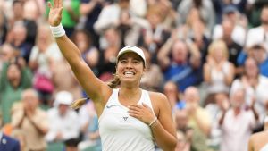 Bouzas celebra su sorprendente victoria en Wimbledon.