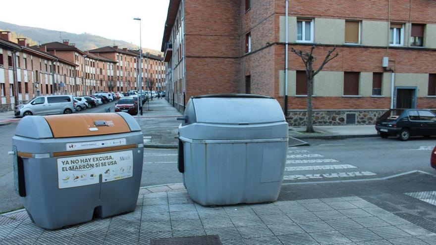 Cambios en la recogida de residuos orgánicos en Mieres: los contenedores se abrirán, desde el lunes, con tarjeta en vez de con llave