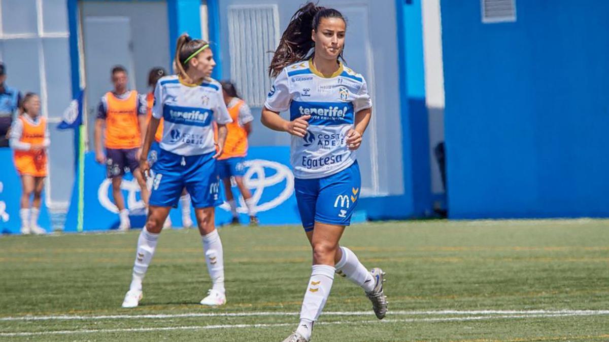 Paola Hernández, en el duelo frente al Granada. | ANDREA MELIÁN